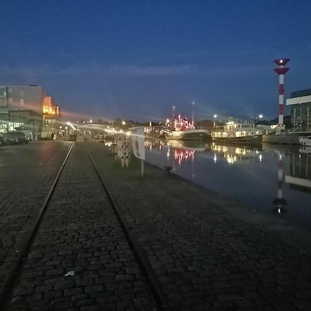 Familien Fewo Wohnung 1 Mit Kinder Spielecke Erdgeschoss An Der Muhle Am Wochenmarkt Бремерхавен Екстериор снимка
